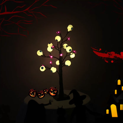 Schaurige Augenbaum-Lampe als Halloween-Deko zwischen kleinen Kürbissen im Dunkeln